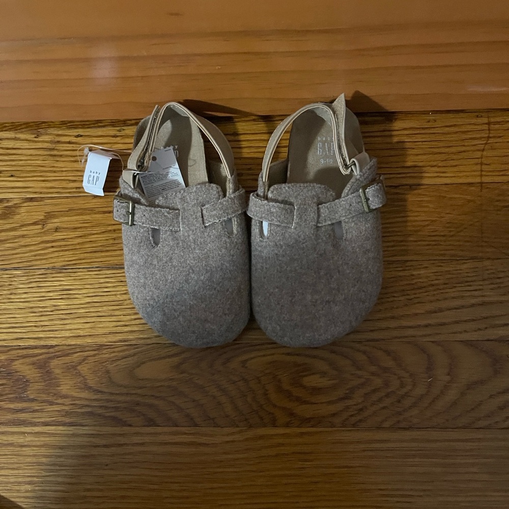 Toddler GAP Tan Clogs Size 9c/10c